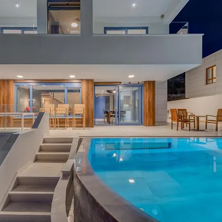 Luxury Aristippos *
