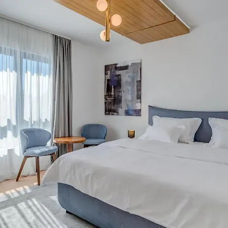 Luxury Aristippos